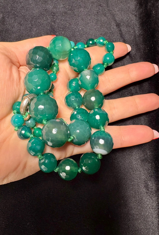 Green onyx beads