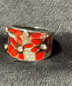 A beautiful ring with enamel and red flowers, size Q