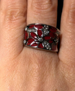 A beautiful ring with enamel and red flowers, size Q