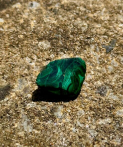 Vintage brooch with natural malachite