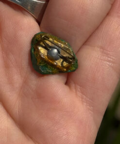Vintage brooch with natural malachite