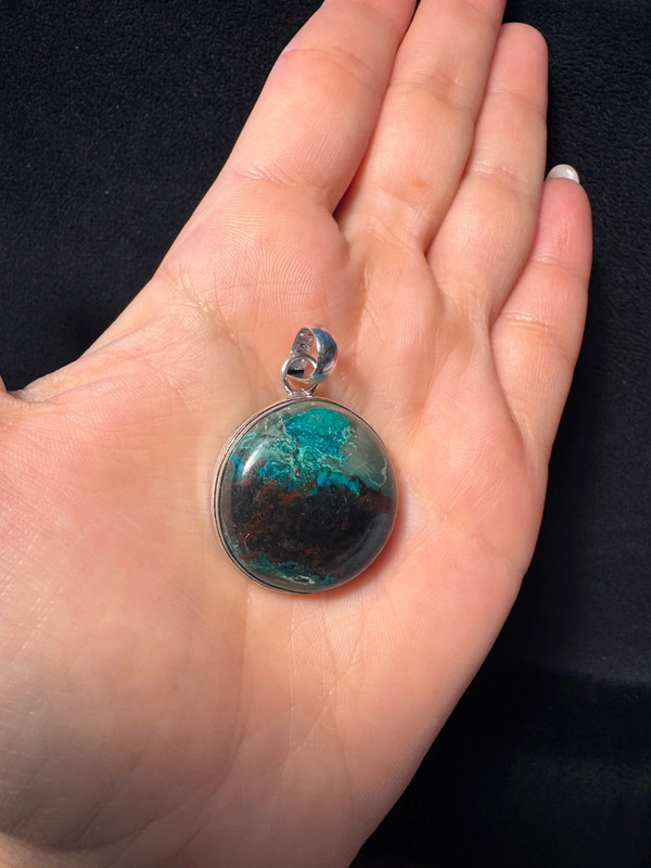 Chrysocolla Pendant – Gentle Power and Inner Peace