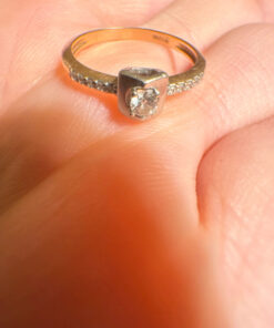 Gold Ring with a central round brilliant stone .585 hallmark, size J½