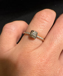 Gold Ring with a central round brilliant stone .585 hallmark, size J½