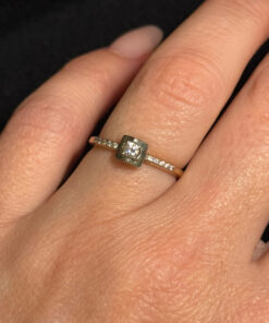 Gold Ring with a central round brilliant stone .585 hallmark, size J½