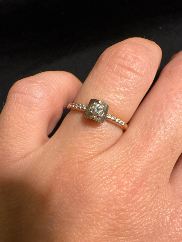 Gold Ring with a central round brilliant stone .585 hallmark, size J½