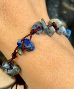 Bracelet with natural lapis lazuli
