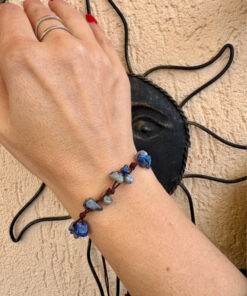 Bracelet with natural lapis lazuli