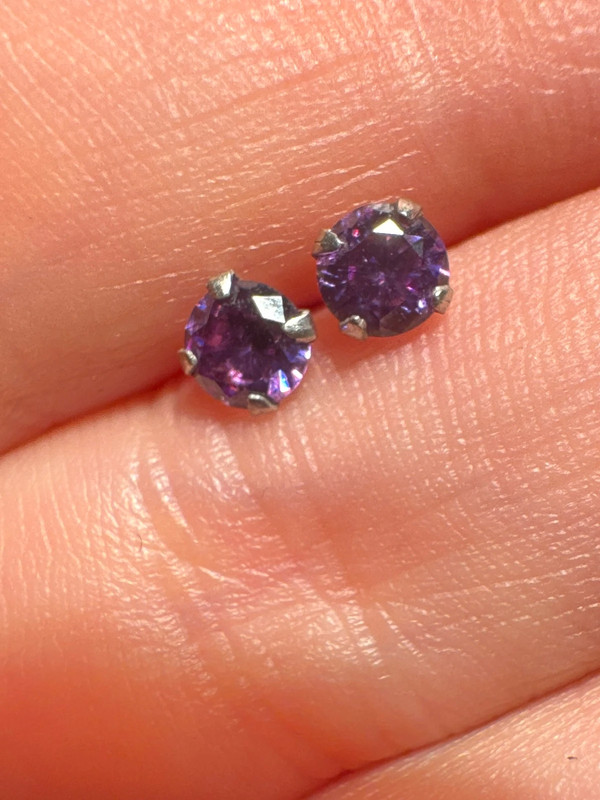 Two pairs of silver stud earrings(#5)