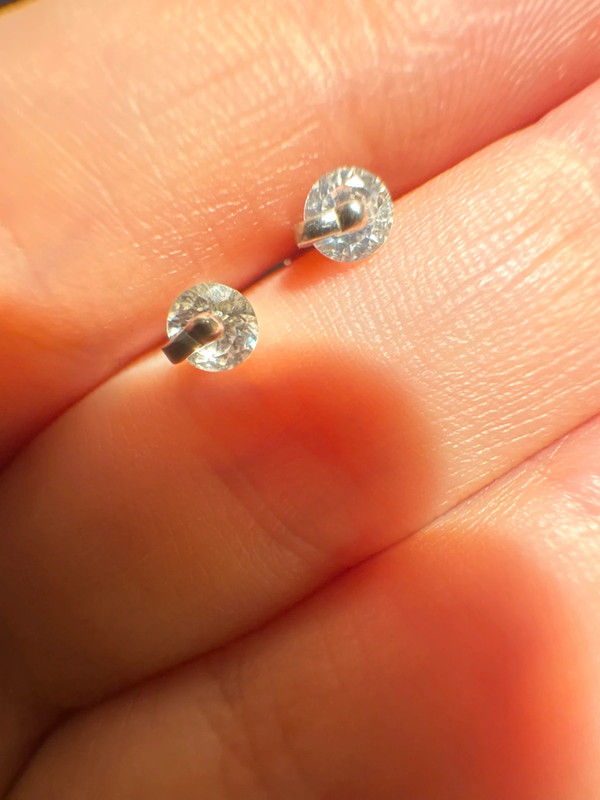 Two pairs of silver stud earrings(#5)