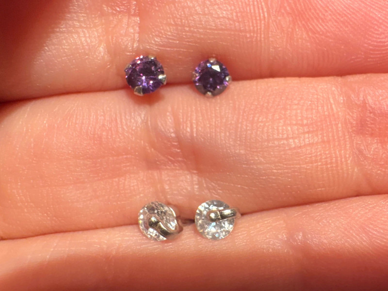Two pairs of silver stud earrings(#5)