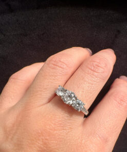 Incredibly beautiful sparkling ring, size O
