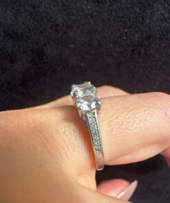 Incredibly beautiful sparkling ring, size O
