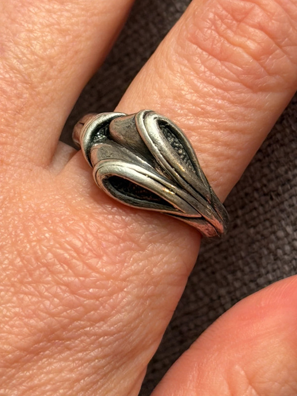 Aluminum ring, size S 1/2, alien reptiloid