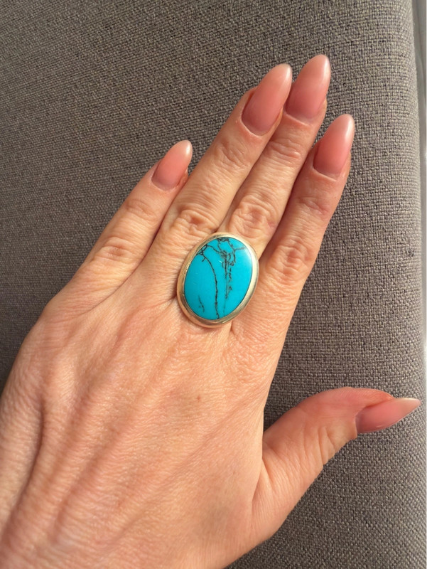 Gorgeous 925 sterling silver ring, size P, with turquoise