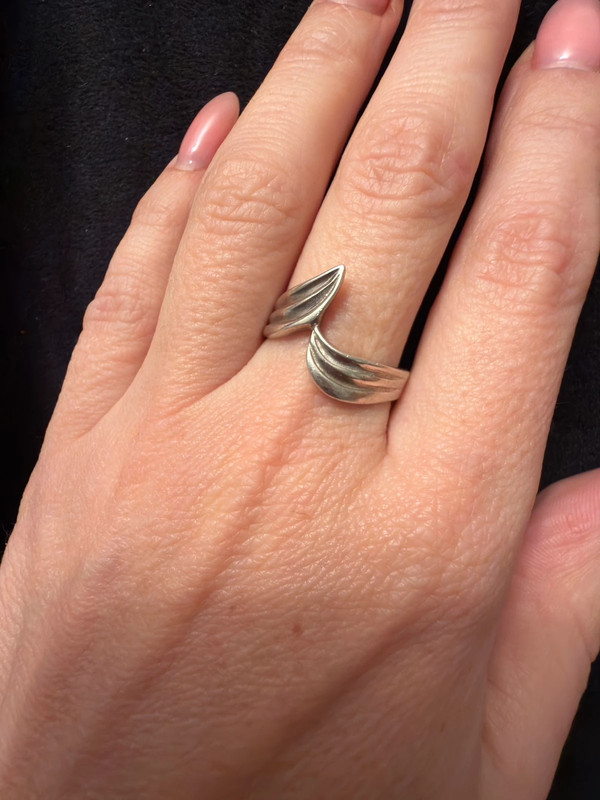 Beautiful Sterling silver ring Uk size Q