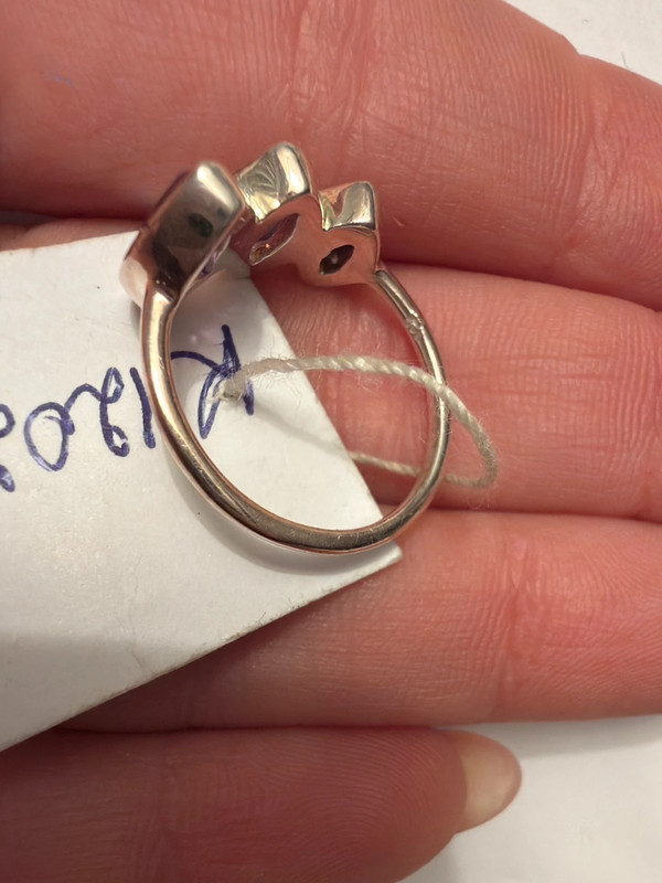 Incredibly beautiful new silver ring with three amethysts, size L (50).