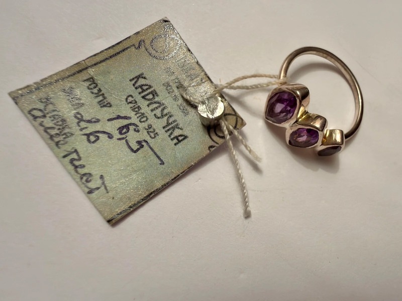Incredibly beautiful new silver ring with three amethysts, size L (50).