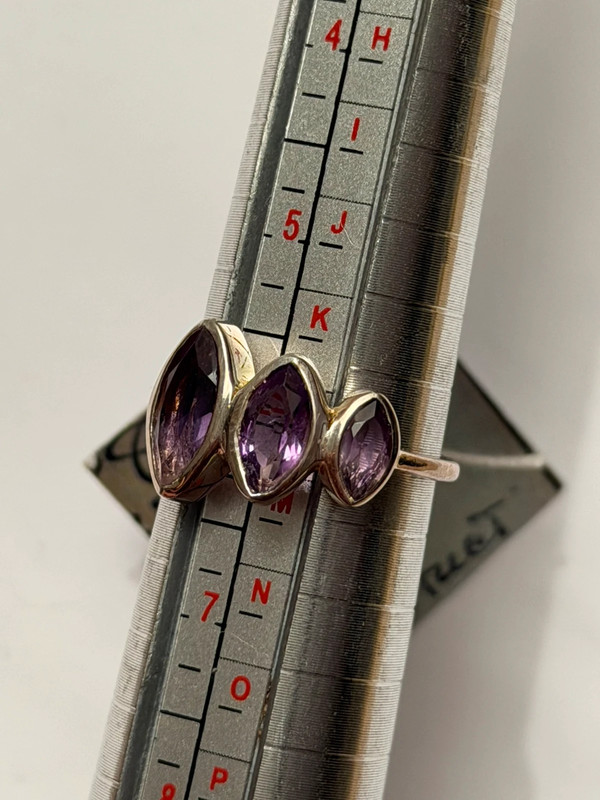 Incredibly beautiful new silver ring with three amethysts, size L (50).