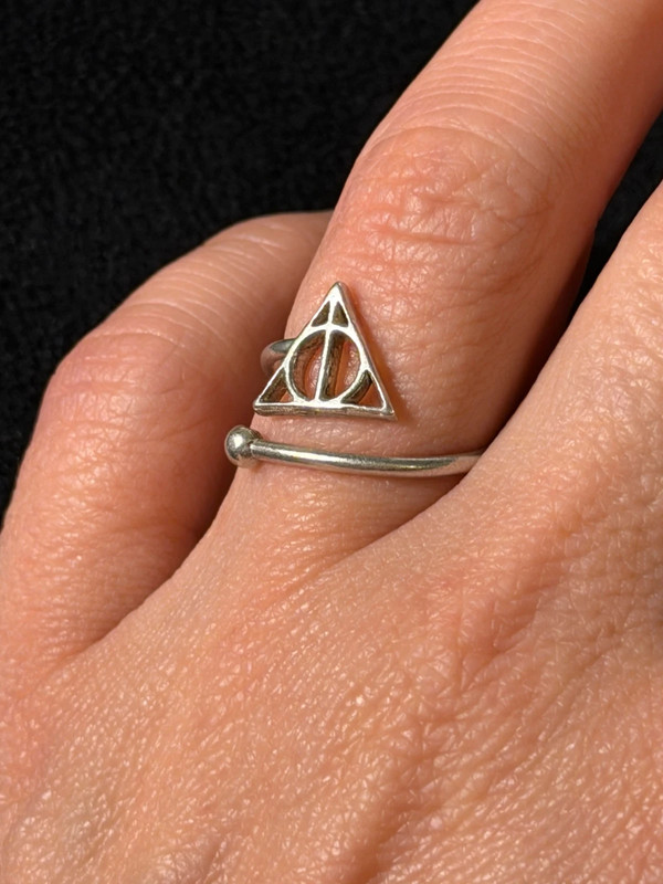 A symbolic ring made of 925 sterling silver, adjustable size, approximate size L (#110)