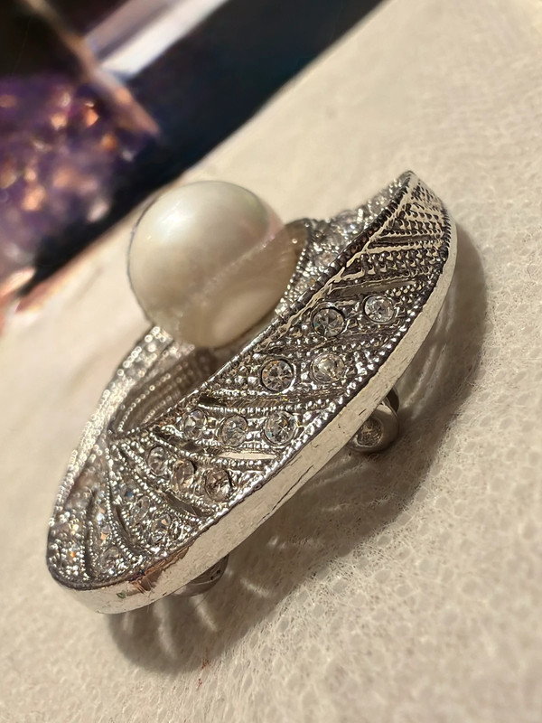 Pearl sparkling brooch