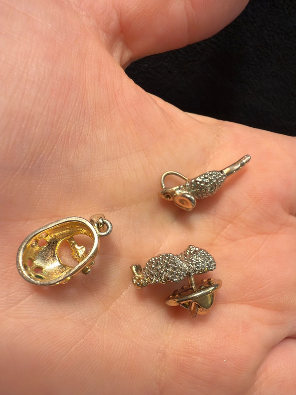 Set of Pendant badge mouse chick sandal