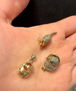 Set of Pendant badge mouse chick sandal