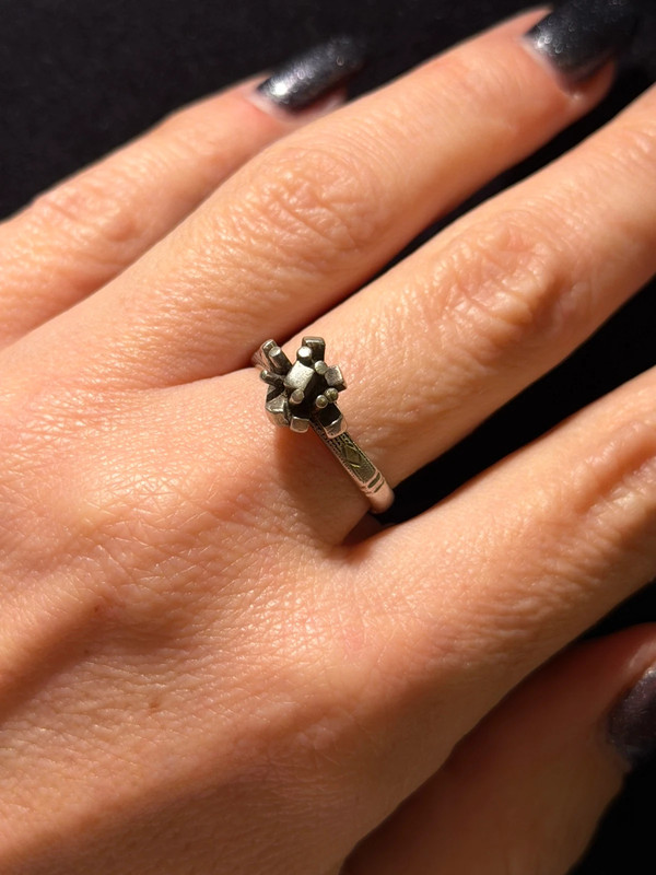Incredible vintage Sterling silver ring size N1/2