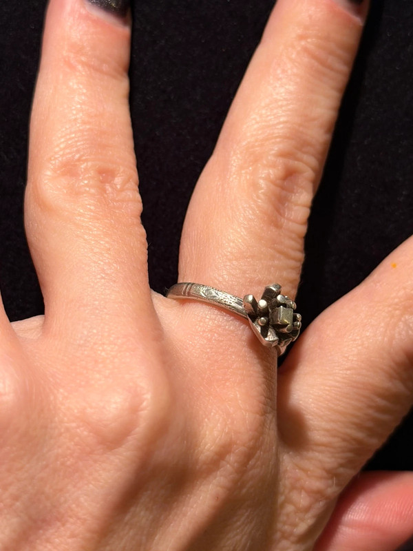 Incredible vintage Sterling silver ring size N1/2