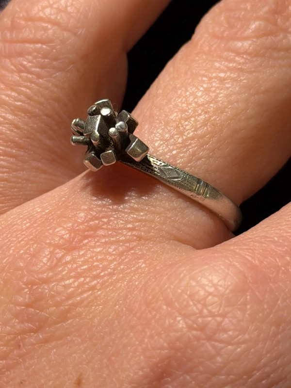 Incredible vintage Sterling silver ring size N1/2