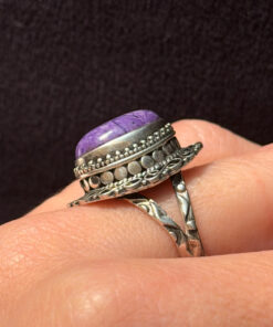 A sterling silver ring with natural charoite, size N 1/2