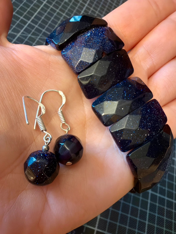 A set made of natural aventurine: silver earrings and a bracelet, plus a gift