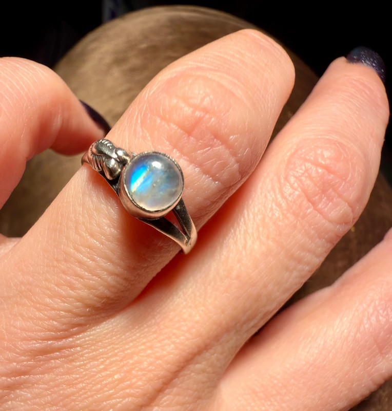 Size M vintage silver ring with moonstone#121
