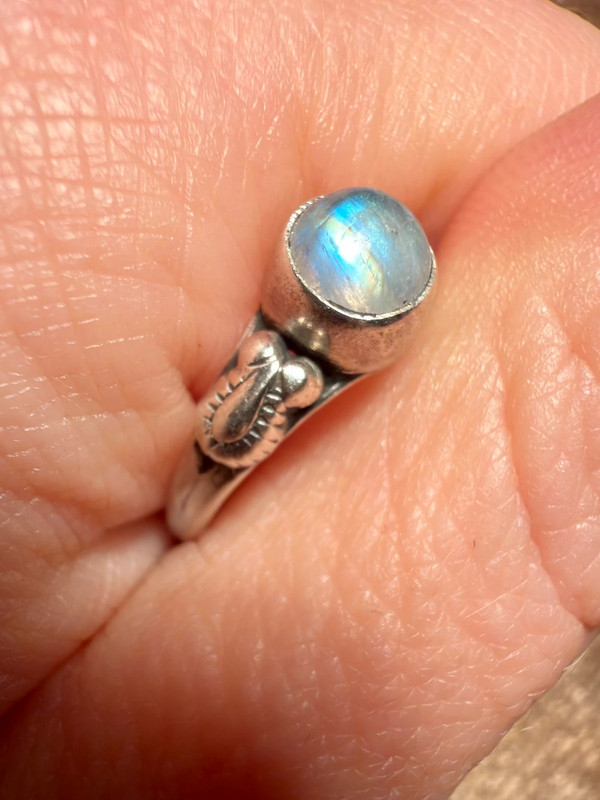 Size M vintage silver ring with moonstone#121