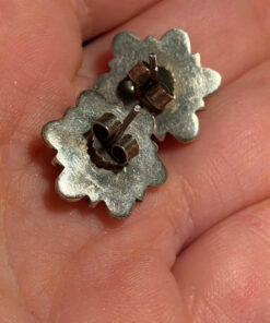 This is a pair of vintage sterling silver amethyst floral stud earrings.#121