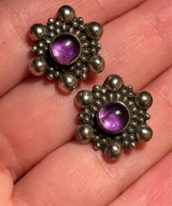 This is a pair of vintage sterling silver amethyst floral stud earrings.#121