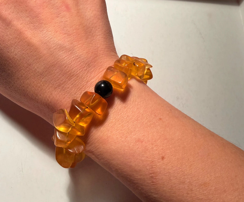 Ancient high-quality large amber bracelet with an onyx bead (for a slender wrist)