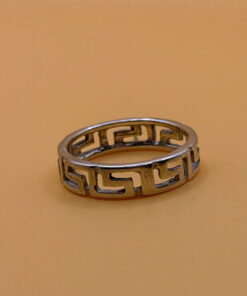 Beautiful sterling silver ring Uk size L