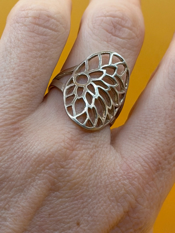 Sterling silver floral ring Uk size P