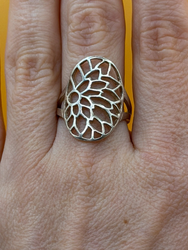 Sterling silver floral ring Uk size P
