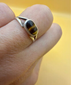 sterling silver ring features a natural tiger's syrup size L