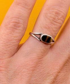 sterling silver ring features a natural tiger's syrup size L
