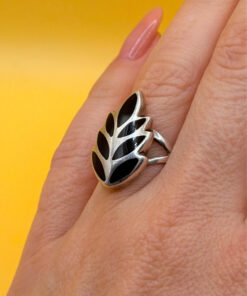 sterling silver ring leaf ring featuring a black onyx inlay Uk size J 1/2