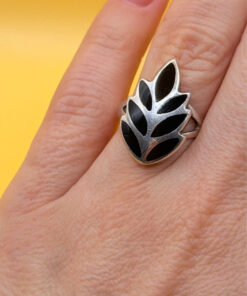 sterling silver ring leaf ring featuring a black onyx inlay Uk size J 1/2#141