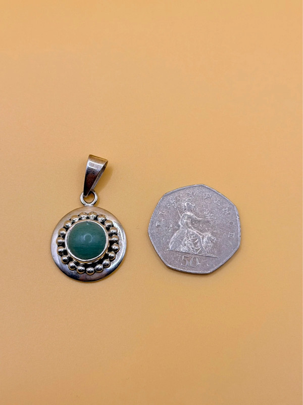 sterling silver pendant featuring a round green aventurine Mexico #142