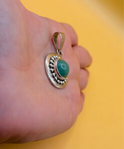 sterling silver pendant featuring a round green aventurine Mexico