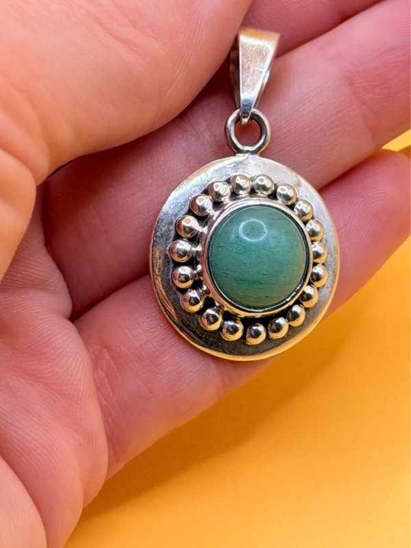 sterling silver pendant featuring a round green aventurine Mexico #142