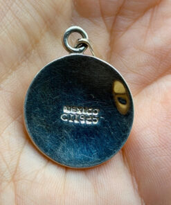 sterling silver pendant featuring a round green aventurine Mexico