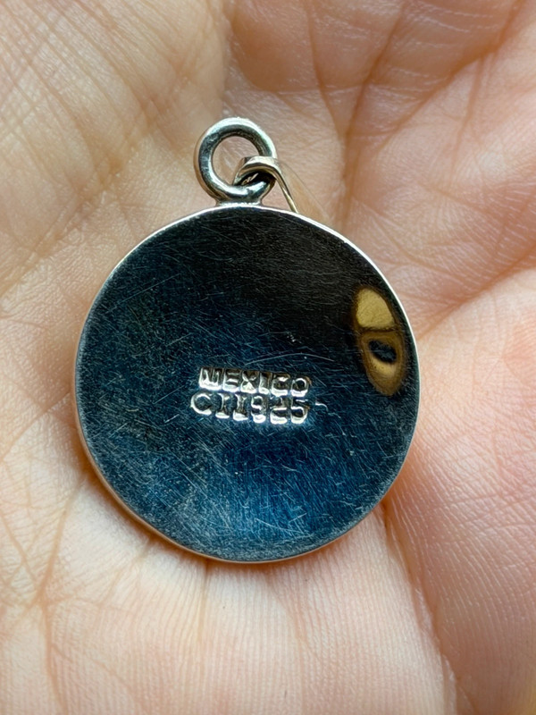 sterling silver pendant featuring a round green aventurine Mexico #142