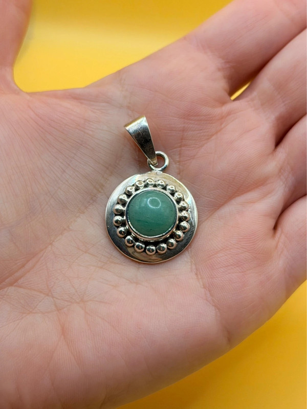 sterling silver pendant featuring a round green aventurine Mexico #142